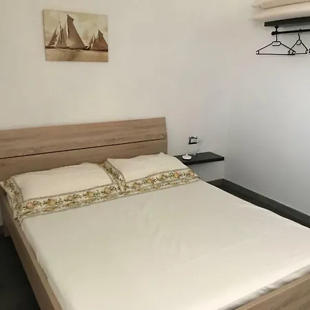 アパート Rosmarino ブッジェッル